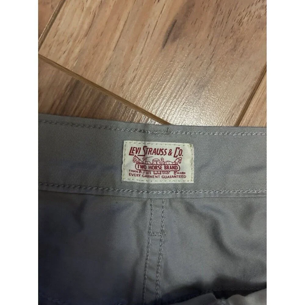 Levi's Jeans Stylish Men’s Beige Colored Rugged Denim Tan Jean Pants Size 30.